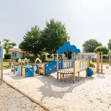 24 - Le Paradisier - Village *